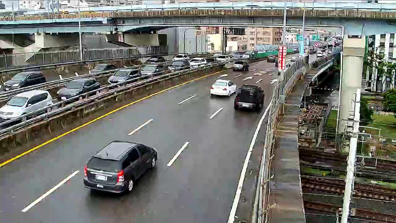 大中高架道往東 氣溫30度