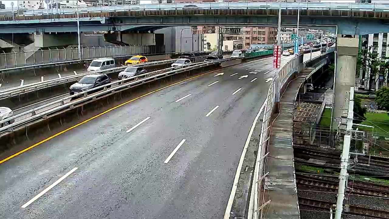 高雄市道路  大中高架道往東 距離0.8公里 氣溫27.5度