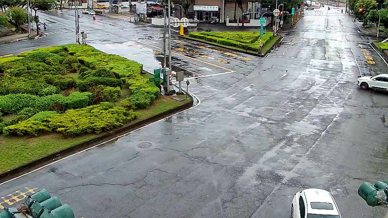 左營大路、鼓山三路(北門) 氣溫30度