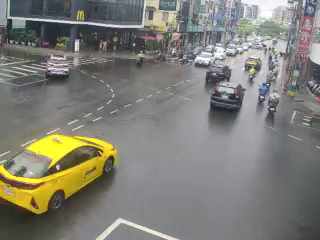 高雄市道路  光遠路西向路口(光遠/經武/維新) 距離1.0公里 氣溫27.8度