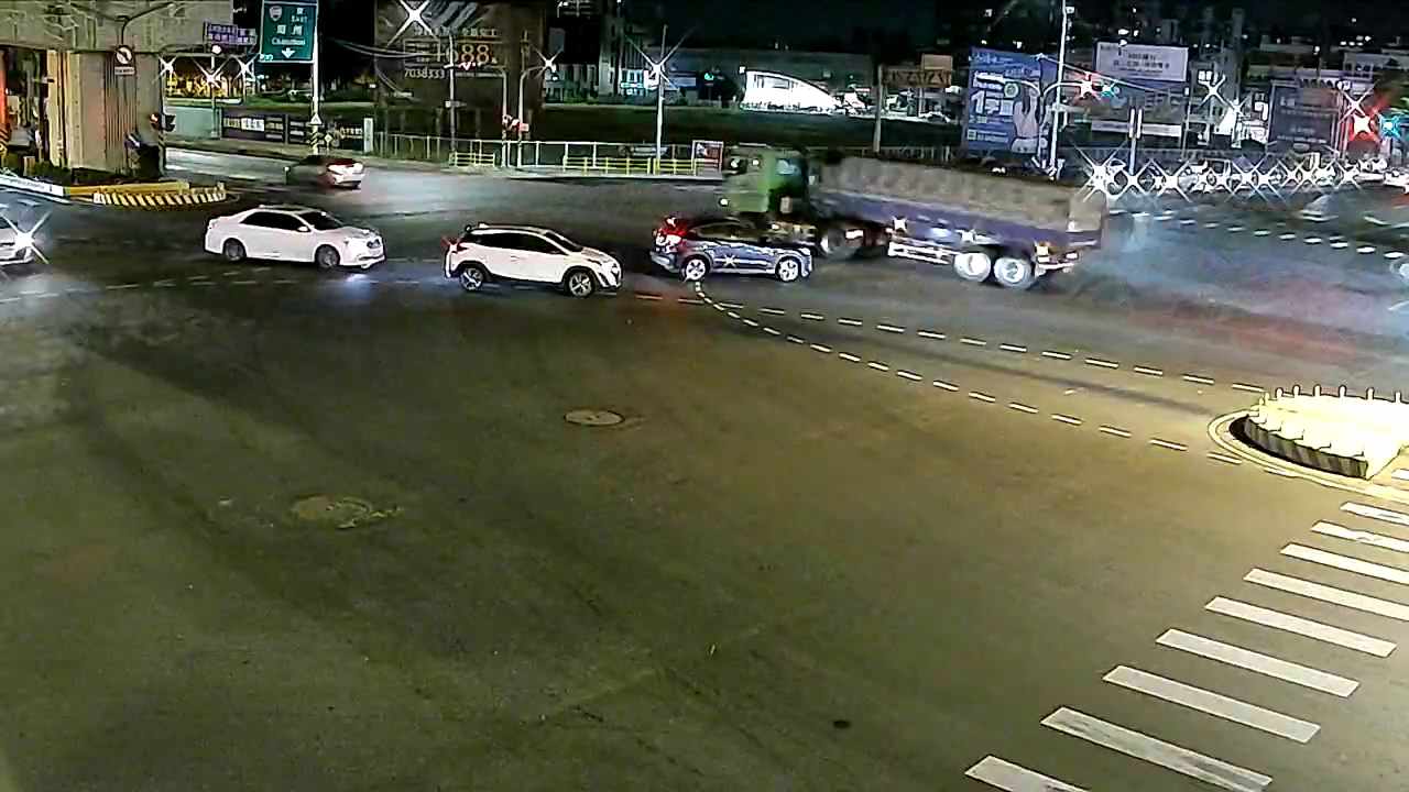 高雄市道路  台88鳳山交流道、鳳頂路東側 距離0.1公里 氣溫30.9度