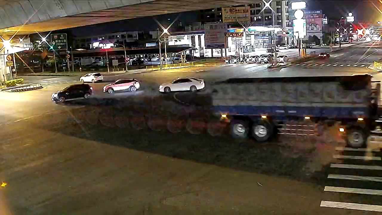 高雄市道路  台88鳳山交流道、鳳頂路西側 距離0.1公里 氣溫30.9度