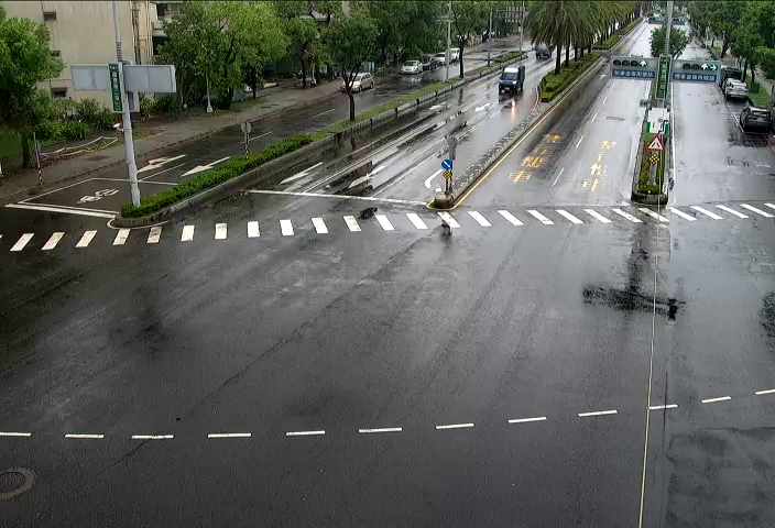 高雄市道路  鳳山區-國泰路二段、青年路一段東北角 距離2.2公里 氣溫29.3度