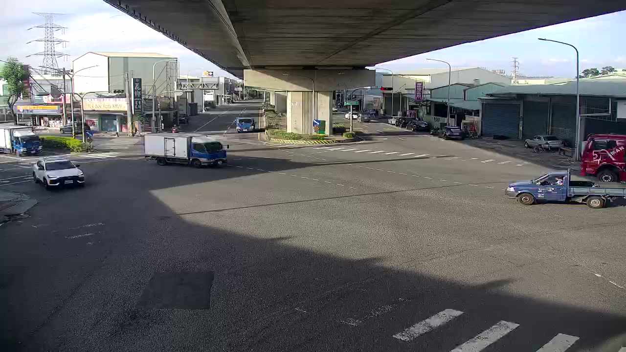 高雄市道路  鳳山區-縣188、光明路東側 距離2.5公里 氣溫30.3度