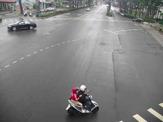高雄市道路  鳳山區-五甲一路、瑞隆東路西北角 距離1.2公里 氣溫28.3度