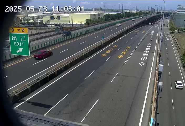 高雄市道路  萬大大橋往西下橋匝道口(北側) 距離0.8公里 氣溫27.9度