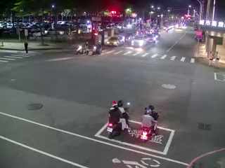 鹽埕區-大義街與公園二路交岔路口 氣溫24.1度