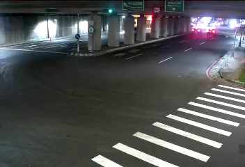 高雄市道路  鳳山區-高速公路東側、鳳南路 距離2.2公里 氣溫30.4度