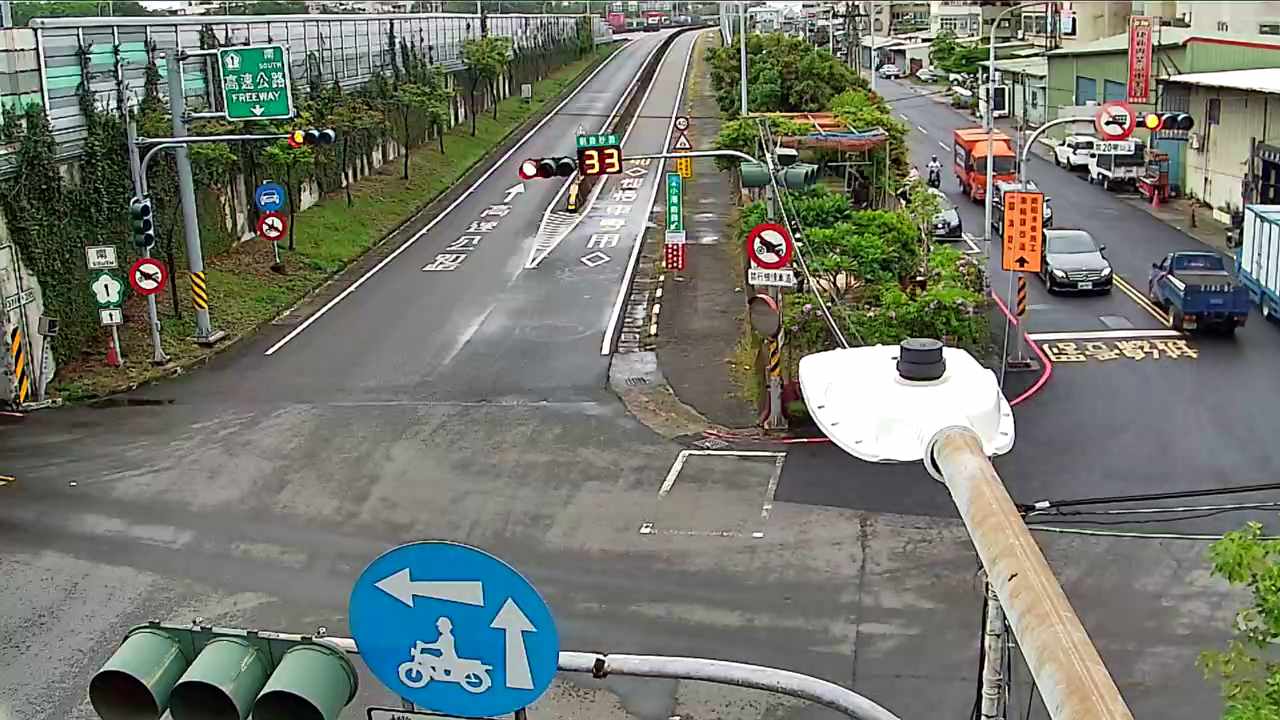 高雄市道路  鳳山區-高速公路西側、三商街 距離0.4公里 氣溫28.3度