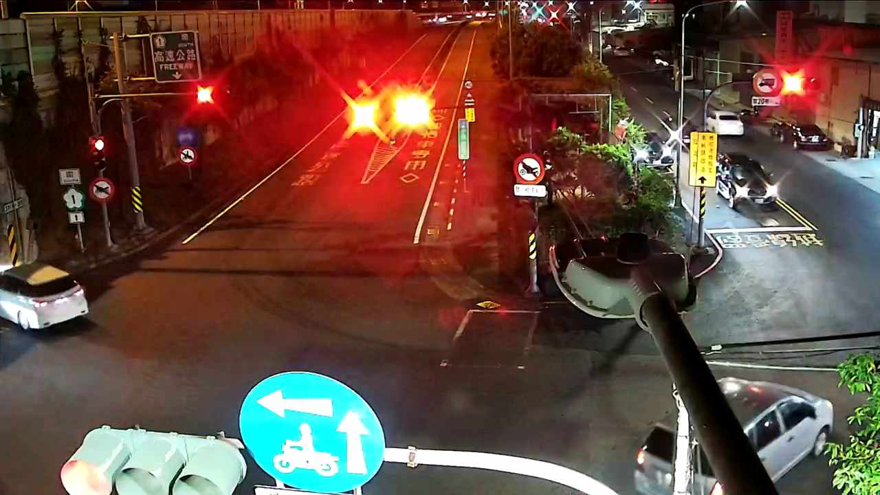 高雄市道路  鳳山區-高速公路西側、三商街 距離2.3公里 氣溫30.4度