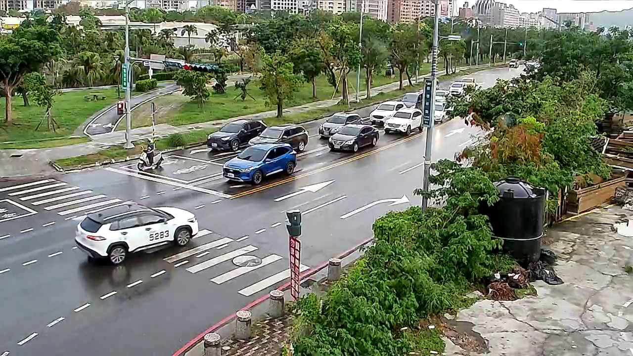 自由一路、龍德新路 氣溫30.7度