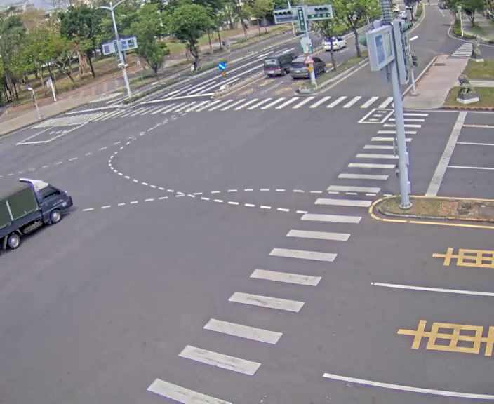 高雄市道路  國泰路二段、議會路(南京路) 距離1.0公里 氣溫29.2度