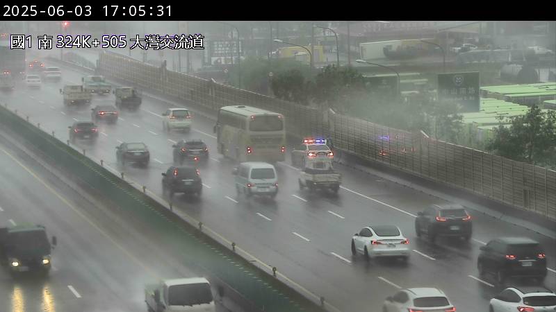 國道1號 南下 324K+505 大灣交流道到仁德交流道 距離1.5公里 氣溫28.3度