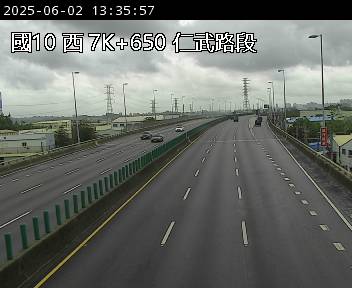 國道10號 西向 7K+650 燕巢交流道到仁武交流道 距離2.8公里 氣溫28.2度