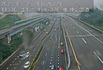 國道1號汐止五股高架道路 北上 15K+368 堤頂交流道到汐止端 距離0.6公里 氣溫21.3度