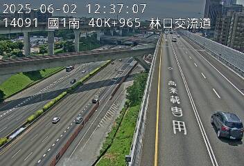 國道1號五股楊梅高架道路 南下 40K+965 泰山轉接道交流道到機場系統交流道 距離0.8公里 氣溫24.9度