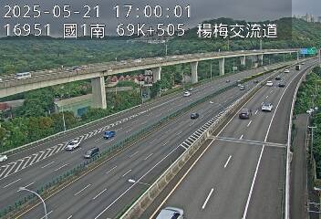 國道1號五股楊梅高架道路 南下 69K+505 中壢轉接二交流道到校前路交流道 距離1.4公里 氣溫30.1度