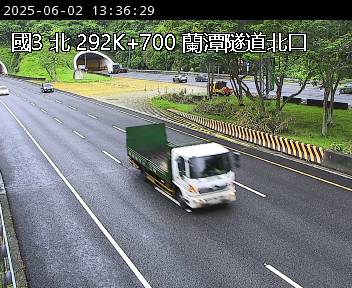國道3號 北上 292K+700 蘭潭隧道北口 中埔交流道到竹崎交流道 距離1.8公里 氣溫27.2度
