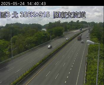 國道3號 北上 356K+915 關廟交流道到新化休息站 距離0.5公里 氣溫32.9度