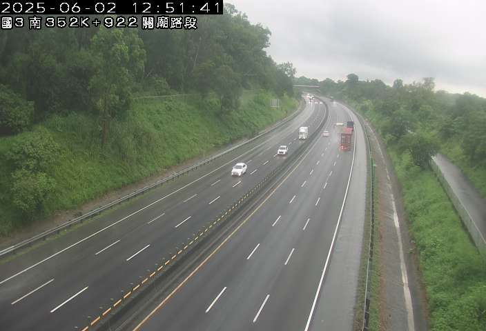 國道3號 南下 352K+922 新化休息站到關廟交流道 距離0.2公里 氣溫23.3度