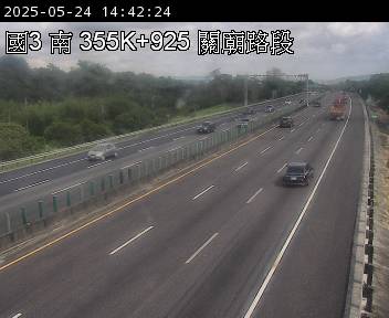 國道3號 南下 355K+930 新化休息站到關廟交流道 距離0.0公里 氣溫32.9度