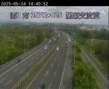 國道3號 南下 357K+025 關廟交流道到關廟服務區 距離0.6公里 氣溫32.9度