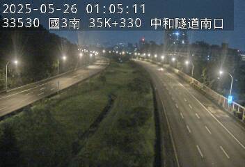 國道3號 南下 35K+330 安坑交流道到中和交流道 距離0.7公里 氣溫21度