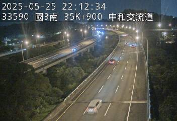 國道3號 南下 35K+900 安坑交流道到中和交流道 距離0.5公里 氣溫21度