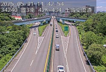 國道3號 南下 42K+450 中和交流道到土城交流道 距離1.6公里 氣溫24.9度