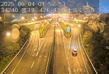 國道3號 南下 42K+450 中和交流道到土城交流道 距離2.2公里 氣溫33度
