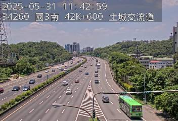 國道3號 南下 42K+600 中和交流道到土城交流道 距離1.4公里 氣溫24.9度