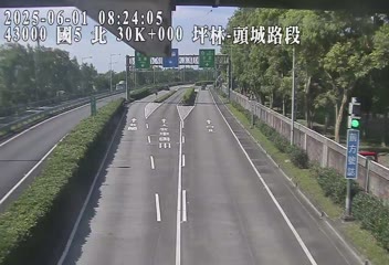 國道5號 北上 30K+300 宜蘭交流道到頭城交流道 距離2.2公里 氣溫21.5度