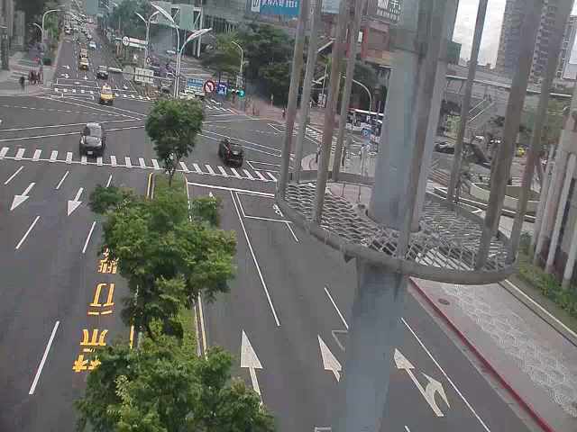 新北市道路  板橋區縣民大道、板橋火車站前(新府路新站路間) 距離0.7公里 氣溫32度