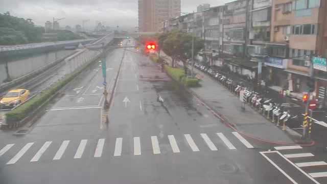 新北市道路  永和區環河東路二段、豫溪街191巷口(往新店側) 距離0.8公里 氣溫24.4度