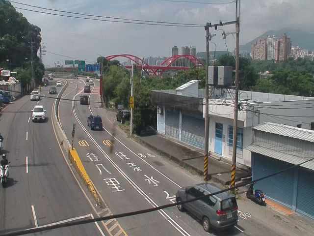 新北市道路  八里區龍米路一段65巷口(西側號誌桿上) 距離1.9公里 氣溫22.7度