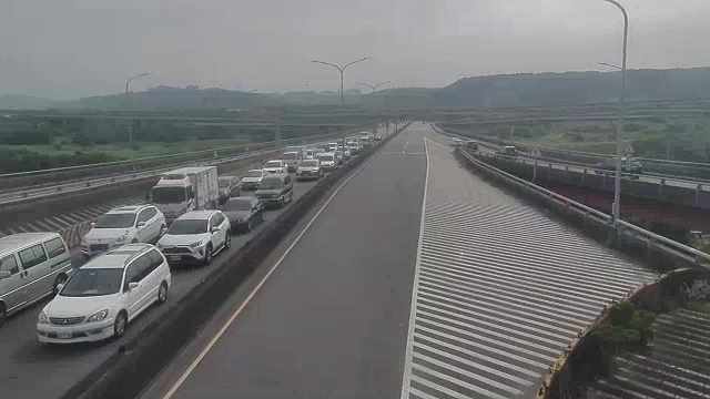 新北市道路  蘆洲區永安大橋 距離0.7公里 氣溫25.5度