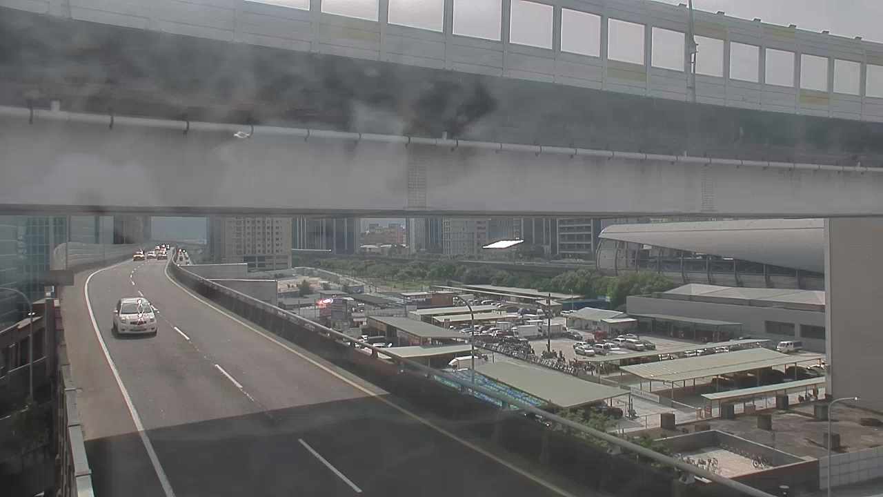 新莊區台1高架，中山路思源路口(中山路東向上方) 氣溫30.6度