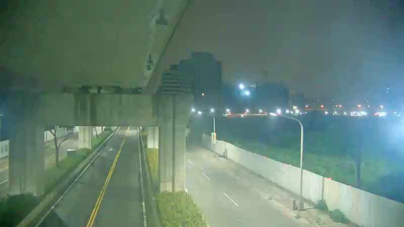 泰山區台1高架，民生路上、下匝道口(既有F型鋼構) 氣溫30.6度