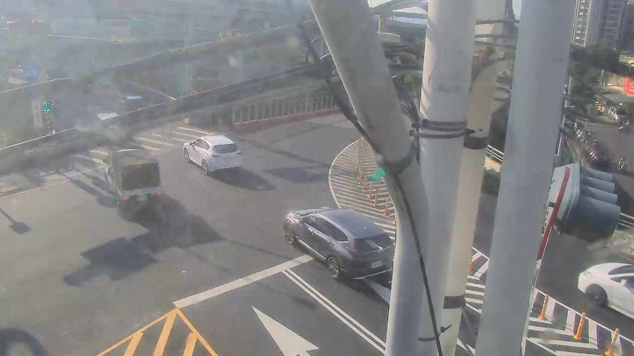 新北市道路  板橋區板城路、縣民大道 距離0.8公里 氣溫21.1度
