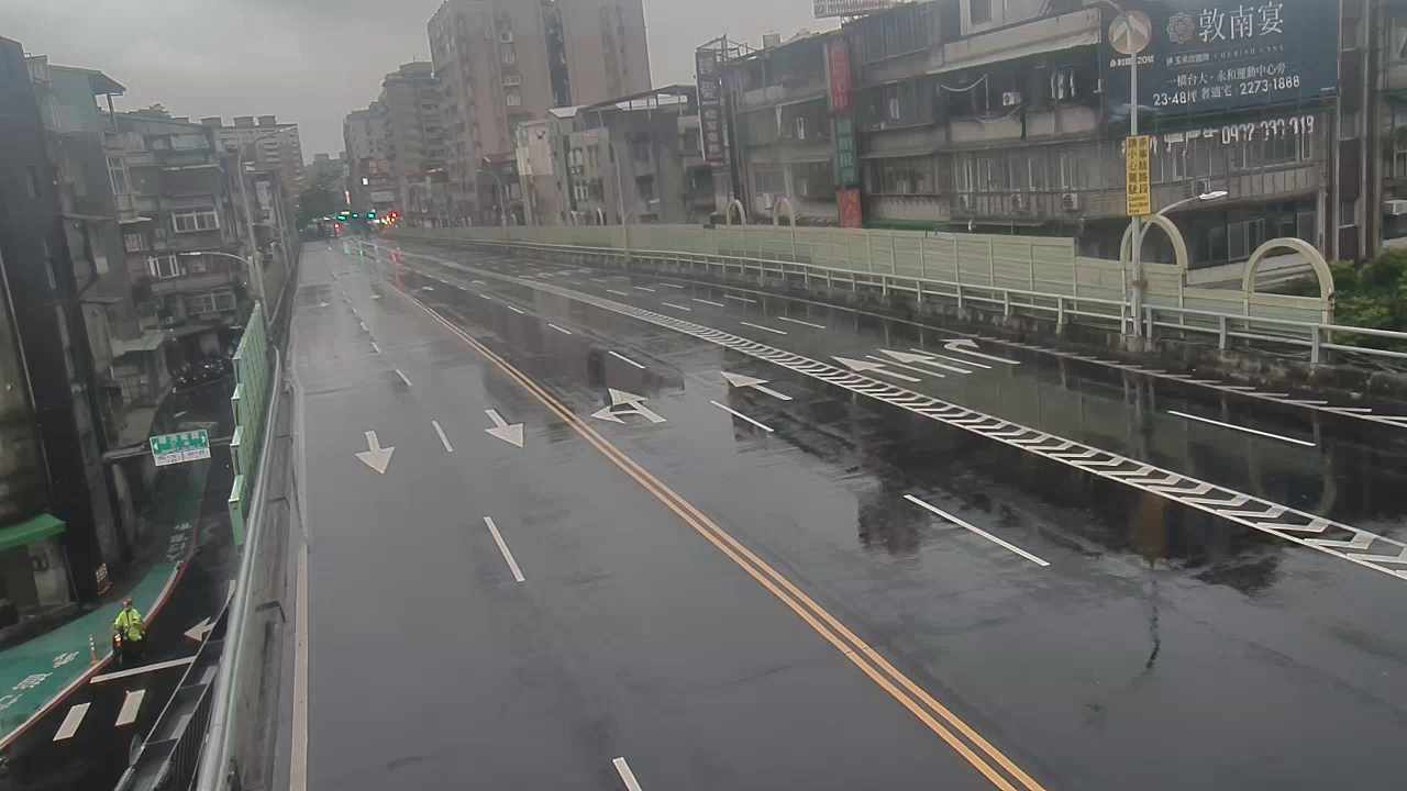 新北市道路  永和區福和橋上(環河東路三段上方)(路燈桿上) 距離1.0公里 氣溫24.4度