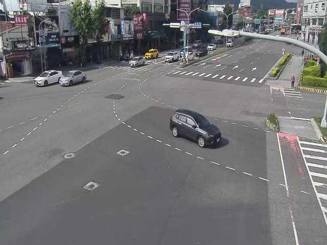 土城區中央路三段、中華路二段口(北側號誌桿上) 氣溫27.6度