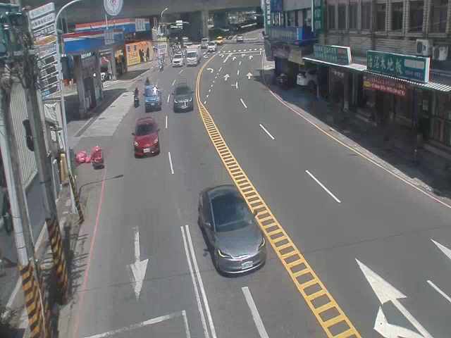 新北市道路 新店區安康路一段、華城路口(北側號誌桿上)
