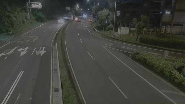 新北市道路  石碇區文山路一段、國五南下匝道口(西側號誌桿上) 距離3.6公里 氣溫30.7度