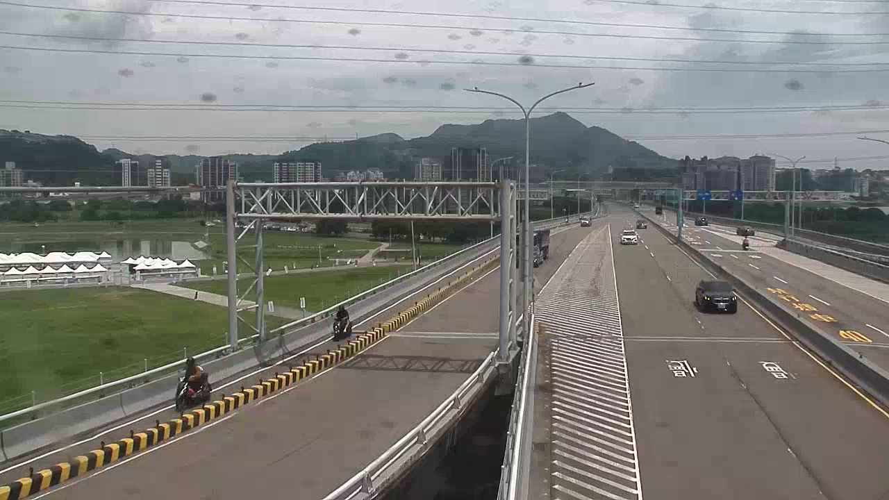 新北市道路  蘆洲區成蘆大橋環河分流點(西側路燈桿上) 距離1.1公里 氣溫27.2度