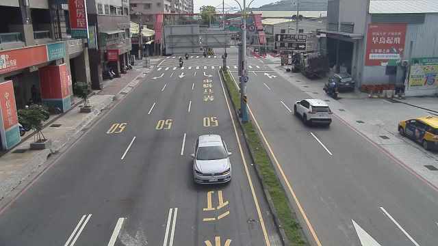 新北市道路  八里區中華路商港路口 距離0.5公里 氣溫25.8度