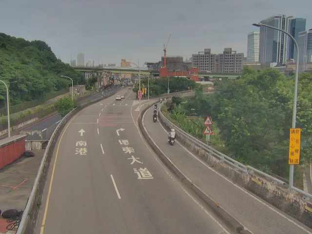 新北市道路  汐止區北山大橋 距離1.1公里 氣溫22.8度