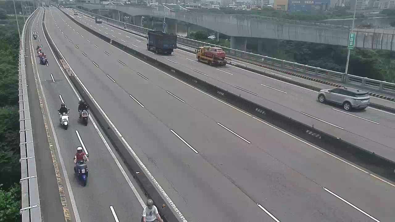 新北市道路  板橋區大漢橋(環河路上方) 距離0.5公里 氣溫31.2度