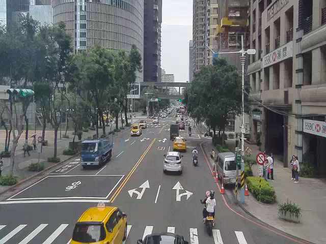 新北市道路  板橋區中山路一段、158巷 距離0.8公里 氣溫32度