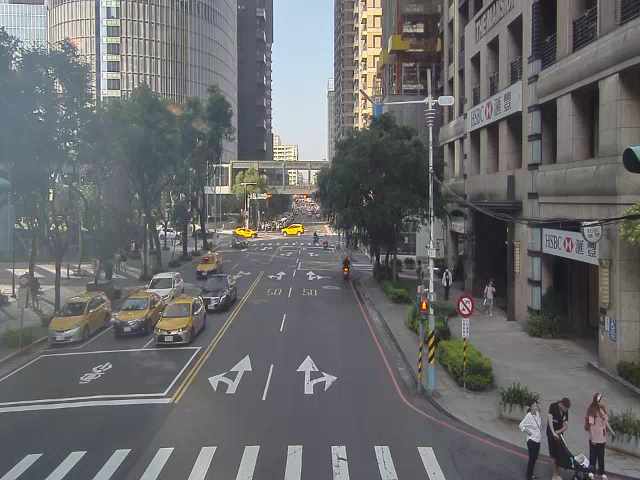 新北市道路  板橋區中山路一段、158巷 距離1.5公里 氣溫21.1度