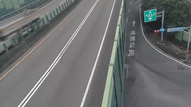 土城區台65高架上(中央路三段與大安路口上方)(西側路燈桿上) 氣溫27.6度